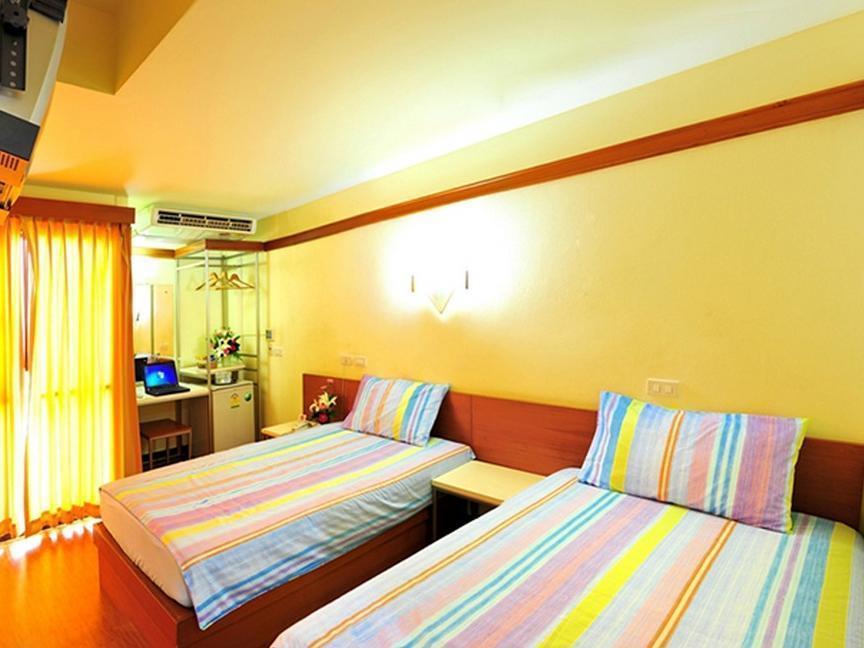 Mad Monkey Hostel Банкок Екстериор снимка