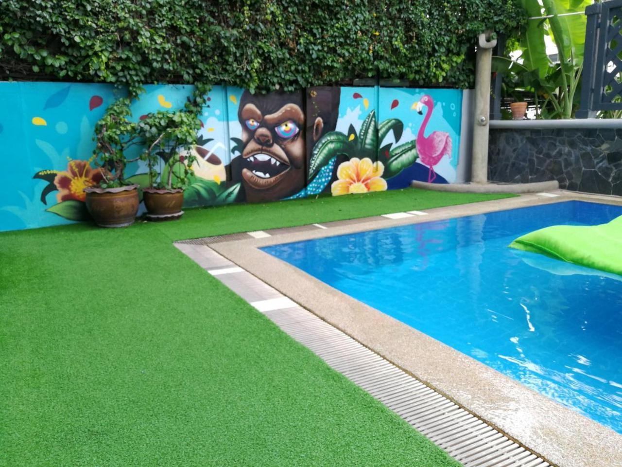 Mad Monkey Hostel Банкок Екстериор снимка