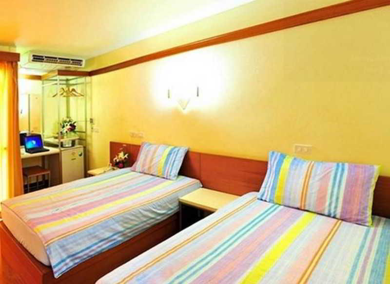 Mad Monkey Hostel Банкок Екстериор снимка